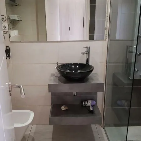 Yumbo Movida פלאייה דל אינגלז