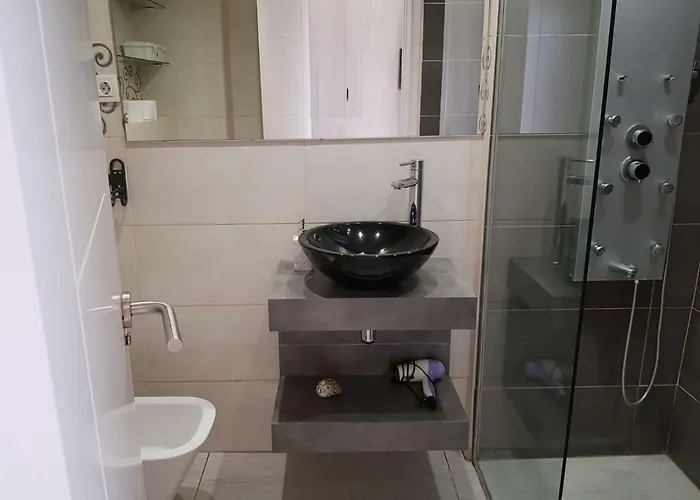 Yumbo Movida פלאייה דל אינגלז